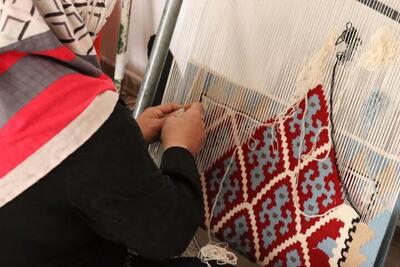 نمایشگاه صنایع دستی ورامین در برح تاریخی علاءالدوله برپا شد