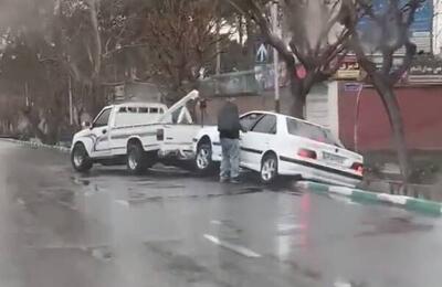 فیلم/ انحراف عجیب خودرو پژو پارس در صبح بارانی تهران