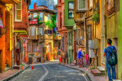 محله‌ای قدیمی و رنگارنگ در قلب استانبول (فیلم)