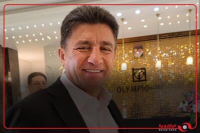 حضور امیر قلعه‌نویی در هتل آکادمی برای حضور در مراسم افتتاحیه هتل فوتبال