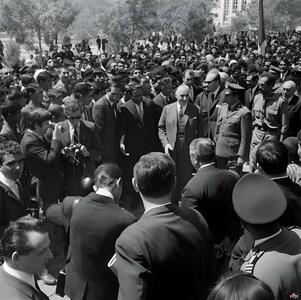 عکس/ ۵۶ سال پیش؛ نخست وزیر فرانسه در دیدار از شیراز