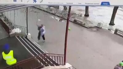(ویدئو) حمله با کوکتل مولوتف به مرکز رأی‎‌گیری در روسیه