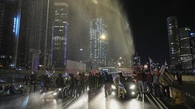 (ویدئو) سرکوب تظاهرات در تل‎آویو با ماشین‌های آب‌پاش