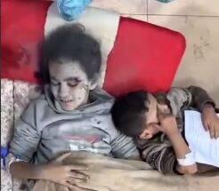 کودکان در غزه همچنان به خود می‌لرزند+ فیلم