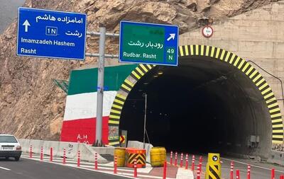 اصلاح تابلوی راهنمای ورودی شهر رودبار از سمت آزادراه منجیل