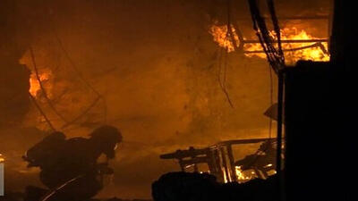 تکرار حادثه پلاسکو در اهواز ! / آتش ویرانی بر سر بنکداران اهواز در شب عید ! /