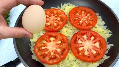 پخت یک غذای ساده و سریع برلینی با گوجه، سیب زمینی و تخم مرغ (فیلم)