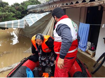 امدادرسانی نجاتگران هلال احمر استان ایلام به ۲۰۰ نفر متاثر از سیل و آبگرفتگی
