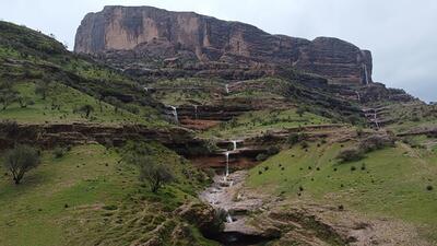 ببینید / جاری شدن همه آبشارهای دژ محمدعلی خان دزفول (دژ ممدلی) پس از بارش‌های اخیر