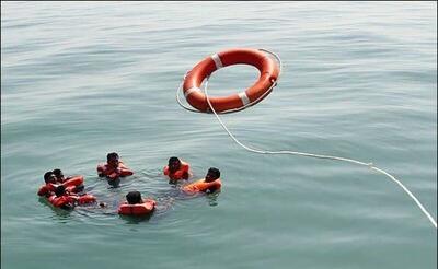 نجات 4 نفر از خطر غرق شدگی در سواحل جزیره قشم توسط ناجیان غریق منطقه آزاد قشم