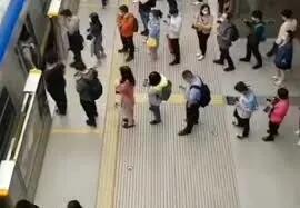 نظم جالب مردم چین برای سوار شدن به مترو