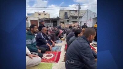 نماز جمعه فلسطینی‌ها بر ویرانه‌های مسجدی در رفح +فیلم