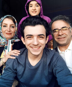 علی شادمان، جاوید سریال یاغی در کنار خانواده+ عکس