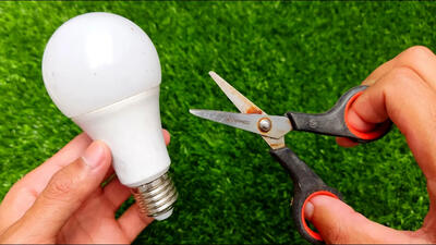 (ویدئو) فرآیند تعمیر لامپ های LED با استفاده از قیچی!