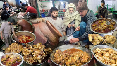 (ویدئو)غذای خیابانی در پاکستان؛ فرآیند درست کردن 200 کیلو کله پاچه