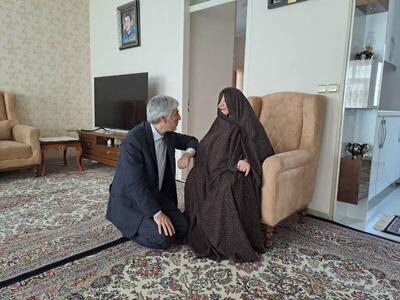 حضور وزیر ورزش در منزل مادر شهید ورزشکار همدانی