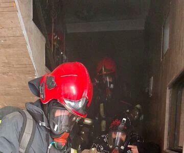 آتش سوزی هولناک در مشهد | نجات ۱۷ مسافر از حریق یک سوئیت آپارتمان در مشهد +عکس