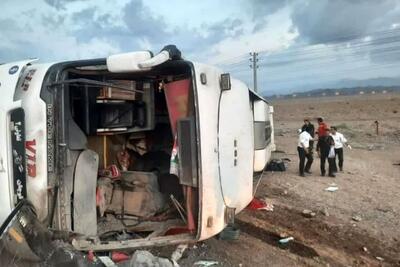 تصادف اتوبوس با نیسان در محور مهاباد/ سه سرنشین نیسان در صحنه فوت شدند