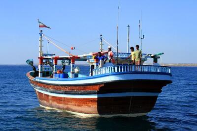 نجات 8 ماهیگیر ایرانی در دریای آزاد