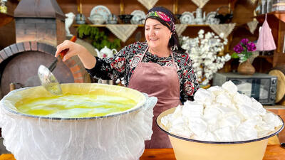 (ویدئو) فرآیند تماشایی پخت نان و تهیه پنیر خانگی توسط مادر بزرگ آذربایجانی