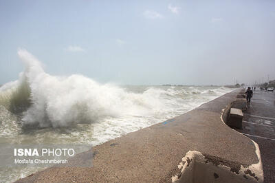 تداوم فعالیت سامانه بارشی در بوشهر / دریا متلاطم است