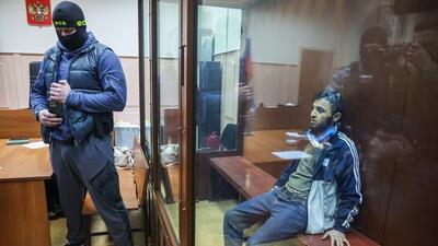 ببینید | اولین تصاویر از دادگاه مظنونین حمله تروریستی به تالار شهر کرکوس؛ دادگاه غیرعلنی شد