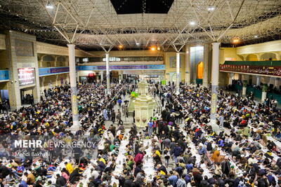 ۲۵ هزار نفر در شب میلاد امام حسن (ع) مهمان سفره بانوی کرامت شدند