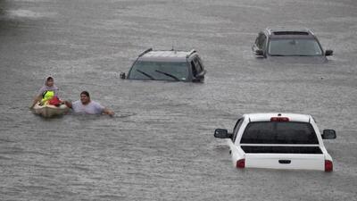 گرفتار شدن خودروها در دریاچه سد دز
