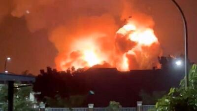 یک مرکز مهمات در اندونزی آتش گرفت/ شنیده شدن صدای چند انفجار