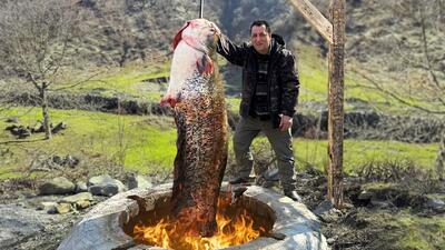 (ویدئو) نحوه پخت یک ماهی غول پیکر به سبک و سیاق آشپز مشهور آذربایجانی