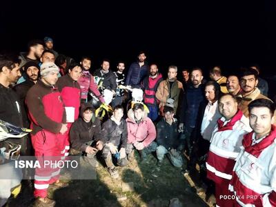 عملیات دشوار نجات موتورسواران در گل و لای و سرما در مرند