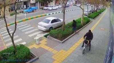 فیلم| سرقت مانیتور خودرو در مشهد در ۳۰ ثانیه