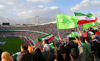 همخوانی گروه پسران از آهنگ زن لبنانی در ورزشگاه آزادی | رویداد24