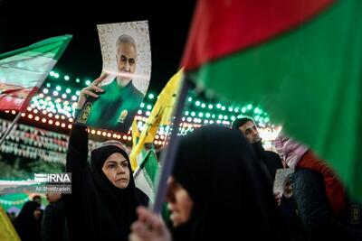 (تصاویر) تجمع شبانه مردم تهران در محکومیت ترور سردار زاهدی