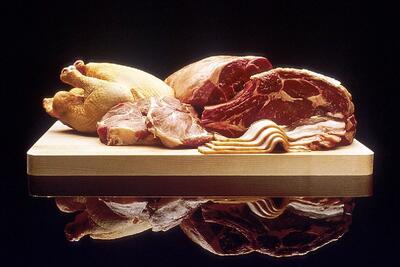 قیمت گوشت گوساله و گوشت مرغ امروز 15 فروردین/ گوشت شترمرغ چند؟