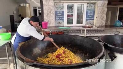 (ویدئو) غذای خیابانی در ازبکستان؛ نحوه پخت آبگوشت ازبکی برای 1000 نفر