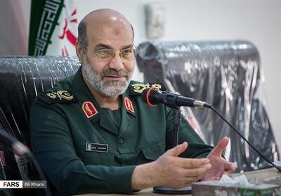 عکسی دیده نشده از شهید سردار زاهدی در محوطه بیت رهبری