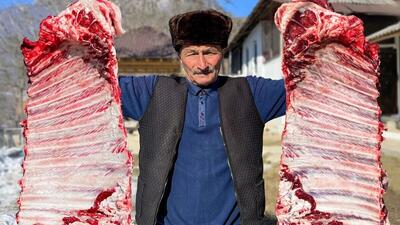 طرز تهیه متفاوت دنده گاو توسط آشپز آذربایجانی (فیلم)