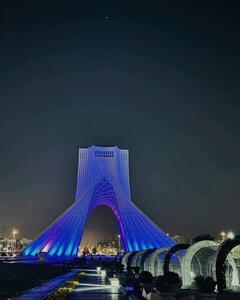 برج آزادی به مناسبت روز جهانی اُتیسم آبی شد