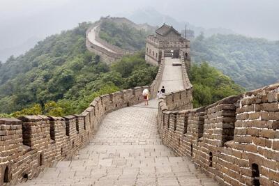 جاده دیواری معلق و باستانی در چین که حیرت زده تان می کند+ فیلم