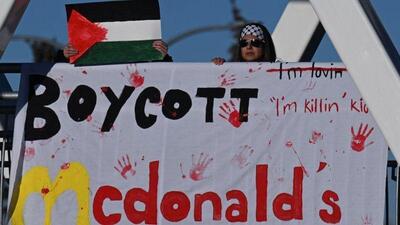 مک‌دونالد در واکنش به بایکوت‌ها امتیاز همه شعبه‌هایش در اسرائیل را پس می‌گیرد