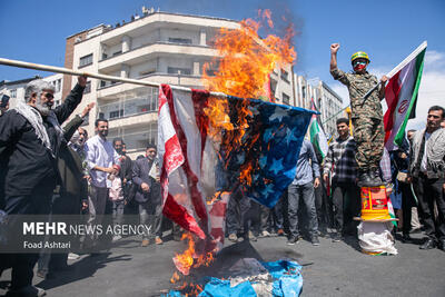 سوزاندن پرچم آمریکا و اسرائیل در شهرستان خوسف