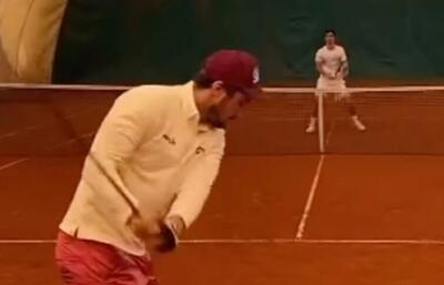 فیلم| لحظاتی تماشایی از ترکیب ورزش‌های تنیس و گلف!