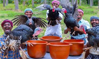 طرز تهیه یک غذای سنتی هندی با 5 بوقلمون (فیلم)