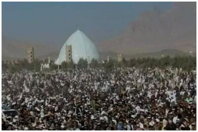 رهبر طالبان در نماز عید فطر قندهار شرکت کرد