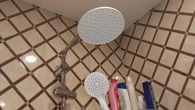 (ویدئو) جرمگیری و رسوب زدایی شیرآلات؛ روش باز کردن و تمیز کردن منافذ سردوش حمام