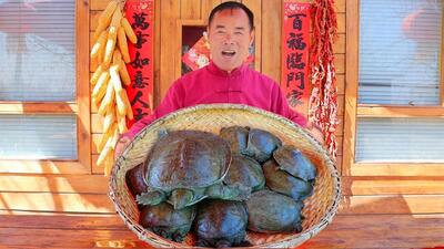 (ویدئو) غذای روستایی مشهور در چین؛ پخت آبگوشت لاک پشت