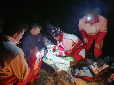 ۲ فرد گرفتار در ارتفاعات روستای «کلم» بدره نجات یافتند