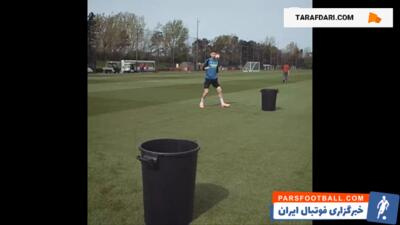تمرین جالب بازیکنان آرسنال با انداختن توپ داخل سطل زباله / فیلم - پارس فوتبال | خبرگزاری فوتبال ایران | ParsFootball