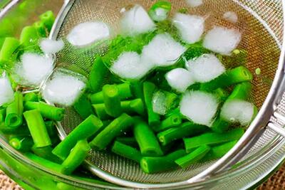 بلانچینگ؛ ترفند حفظ رنگ و طعم سبزیجات بعد از فریز کردن